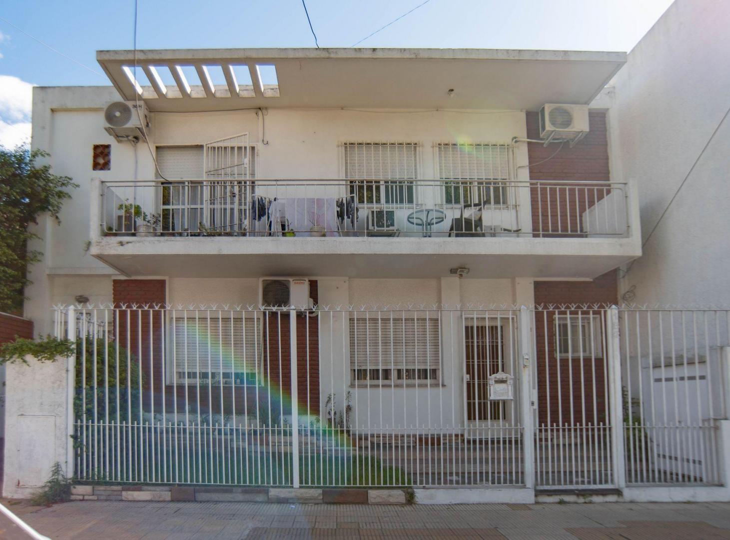 Foto de VENTA PH 2 AMBIENTES CON PATIO VILLA SARMIENTO, imagen 2