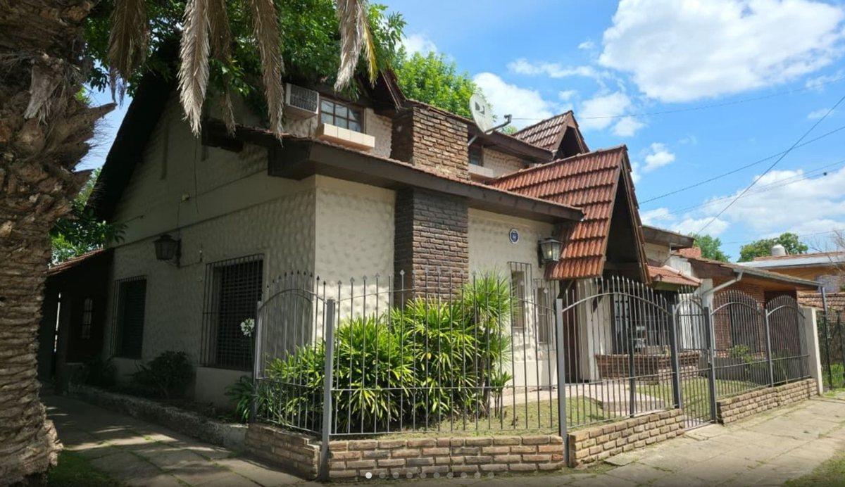 Foto de VENTA CASA 4 AMB. PARQUE/PILETA/COCHERA ITUZAINGO, imagen 1