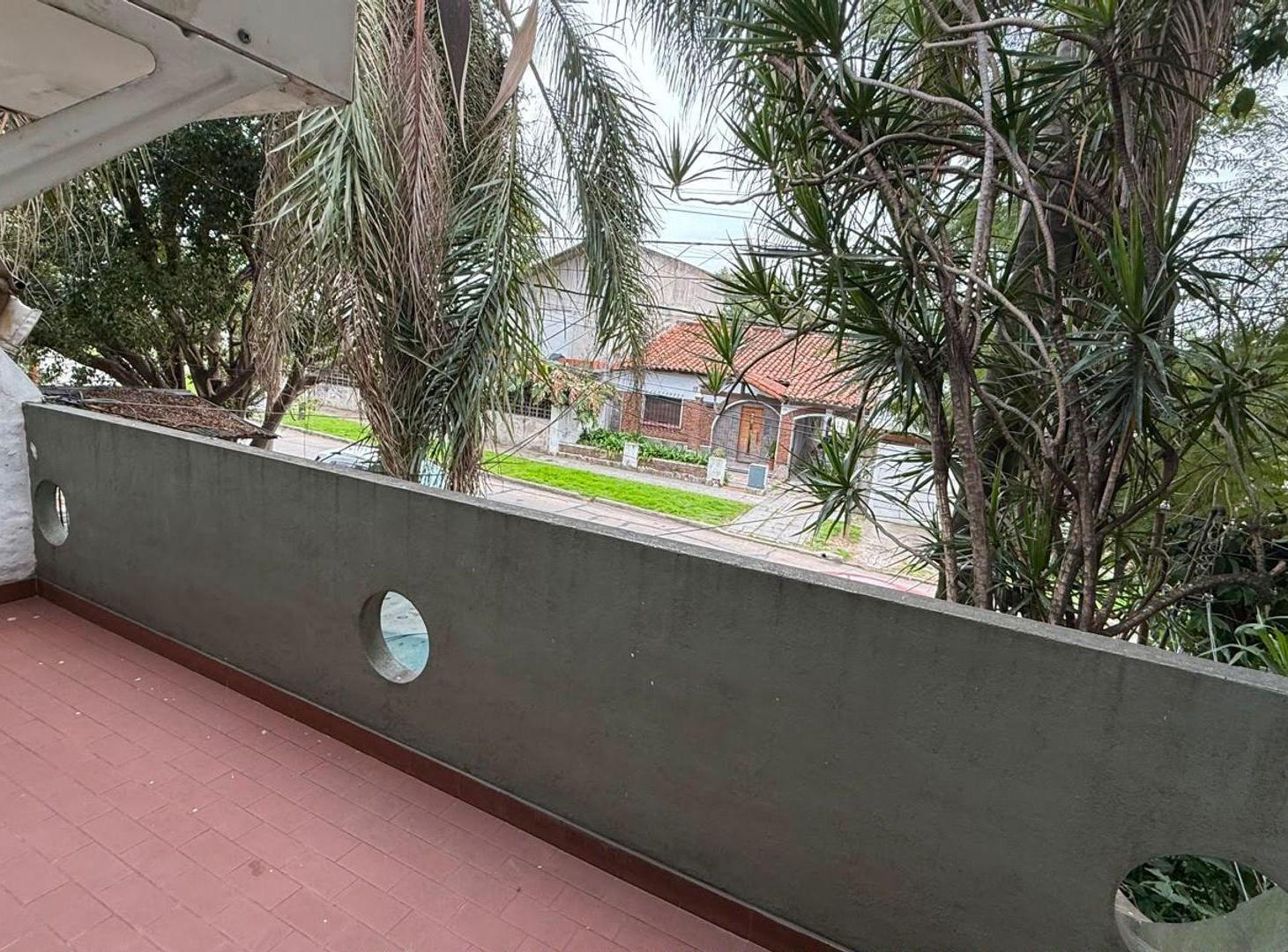 Foto de VENTA PH 3 AMB. C/ PATIO - CASTELAR, imagen 1