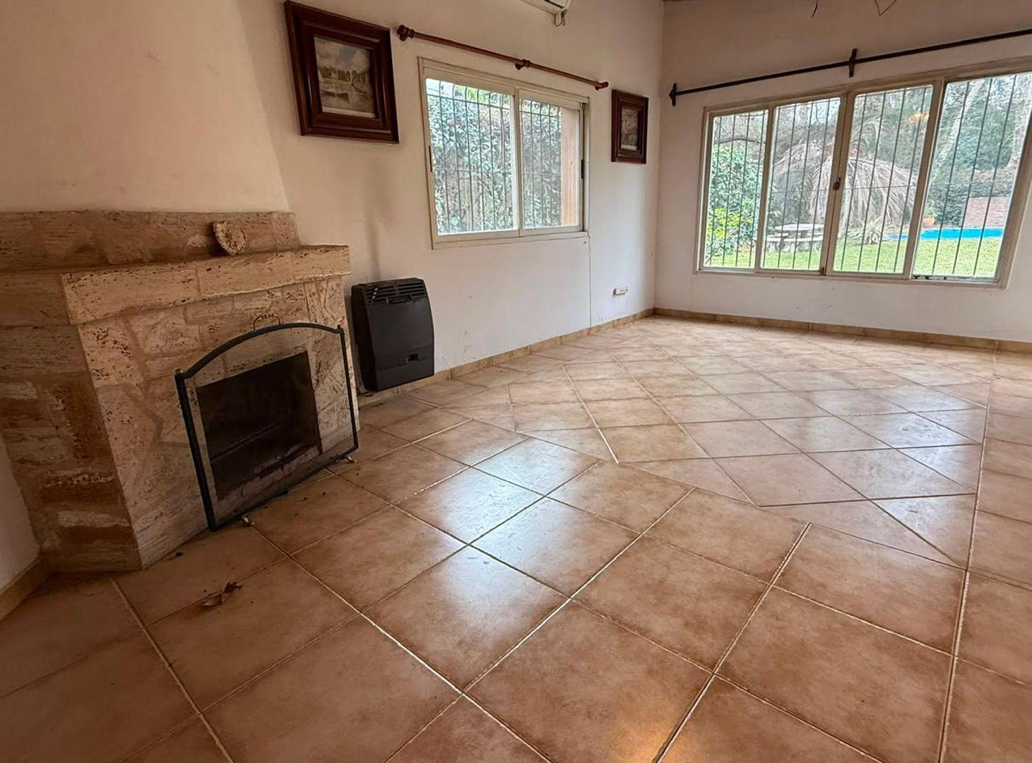 Foto de VENTA CASA 3 AMB CON PARQUE Y PILETA - P. LELOIR, imagen 2
