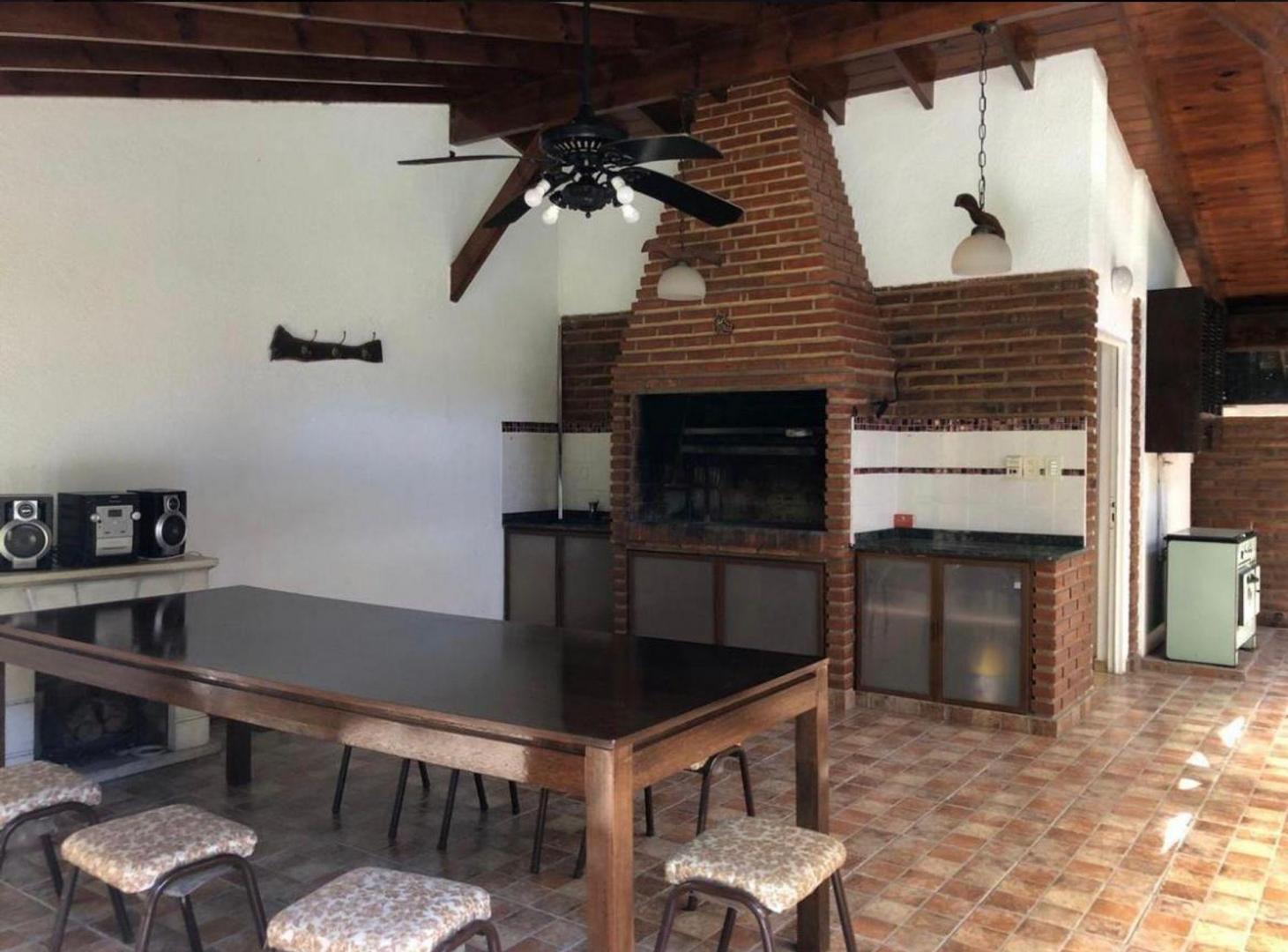 Foto de VENTA CASA 3 AMB CON PARQUE Y PILETA - P. LELOIR, imagen 4