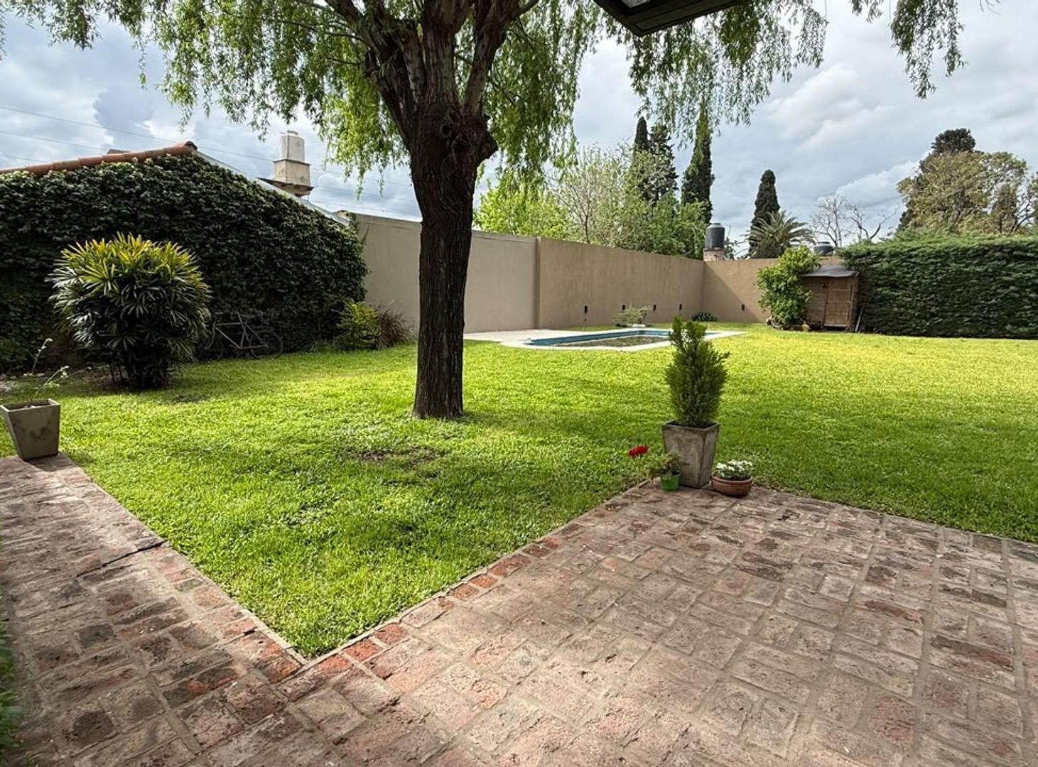 Foto de VENTA CASA 3 AMB. PARQUE Y COCHERA - ITUZAINGO, imagen 1