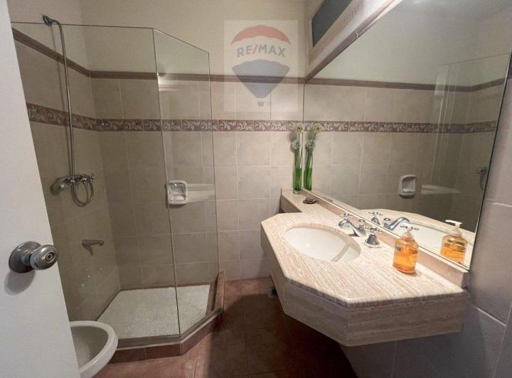 GRAN APTO POCITOS. 4 DOR, 2 BAÑOS, SERV y GJE 3