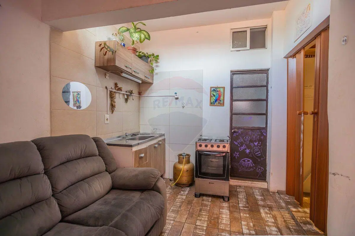 VENTA PARQUE BATLLE - CASA CON 3 APTOS RENTADOS 4