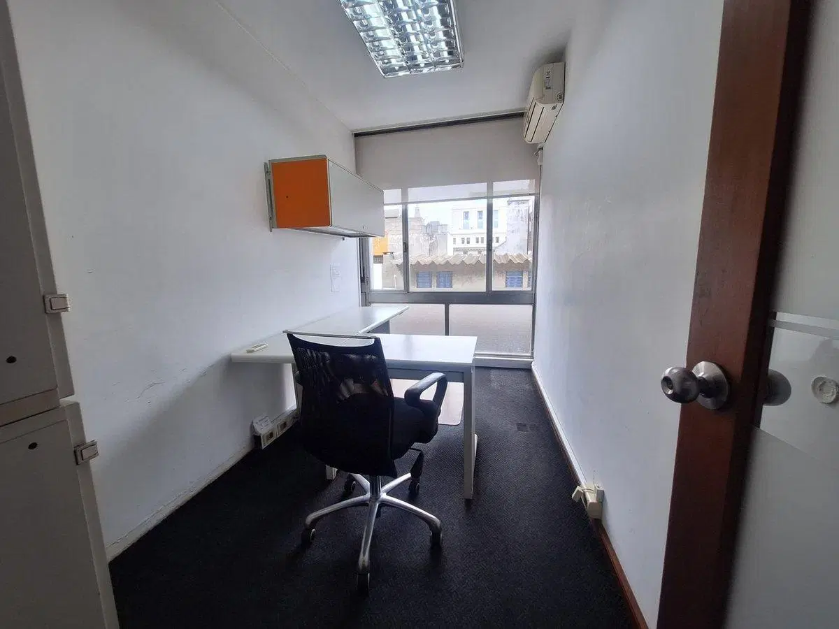 ALQUILER DE OFICINA EQUIPADA EN EDIFICIO CITIBANK 4