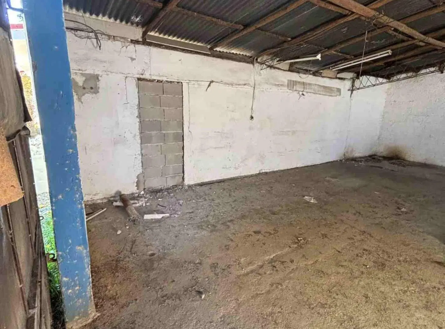 VENTA DE DEPÓSITO Y APARTAMENTO 1 DORMITORIO PANDO 2