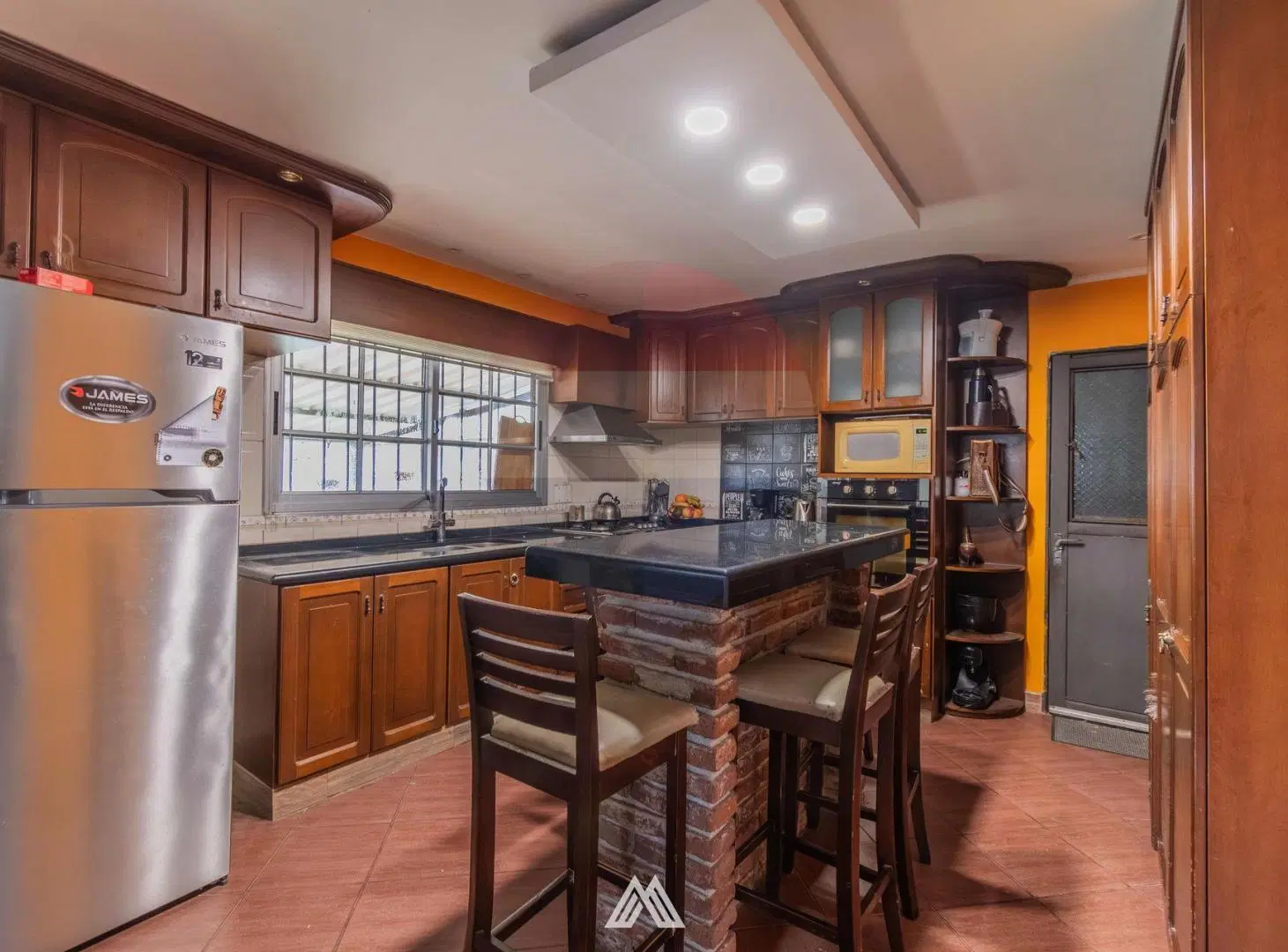 Se VENDE CASA 3 DORMITORIOS EN COLON 2