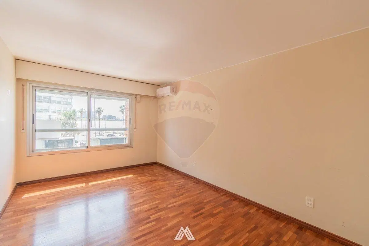 Venta apartamento Pocitos 4 dormitorios / garaje 4
