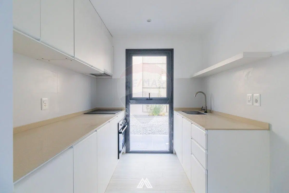 Renta - Venta de Casa en Carrasco de 2 Dormitorios 4