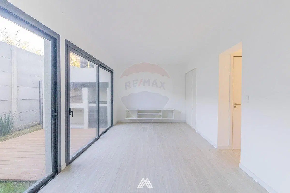 Renta - Venta de Casa en Carrasco de 2 Dormitorios 2