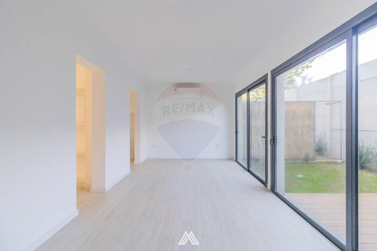 Renta - Venta de Casa en Carrasco de 2 Dormitorios 1