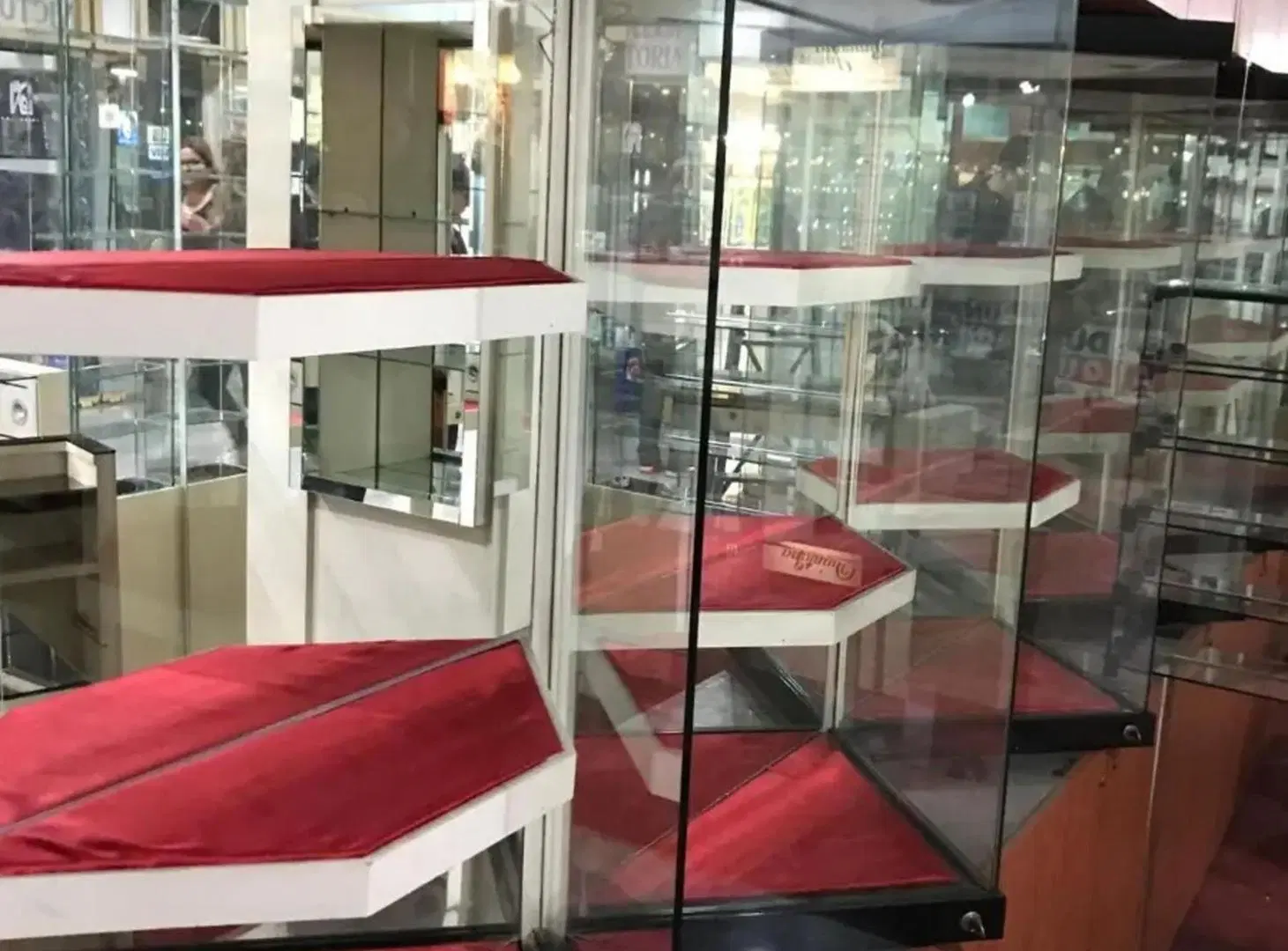 Alquiler Local comercial en Galeria Cristal centro 5