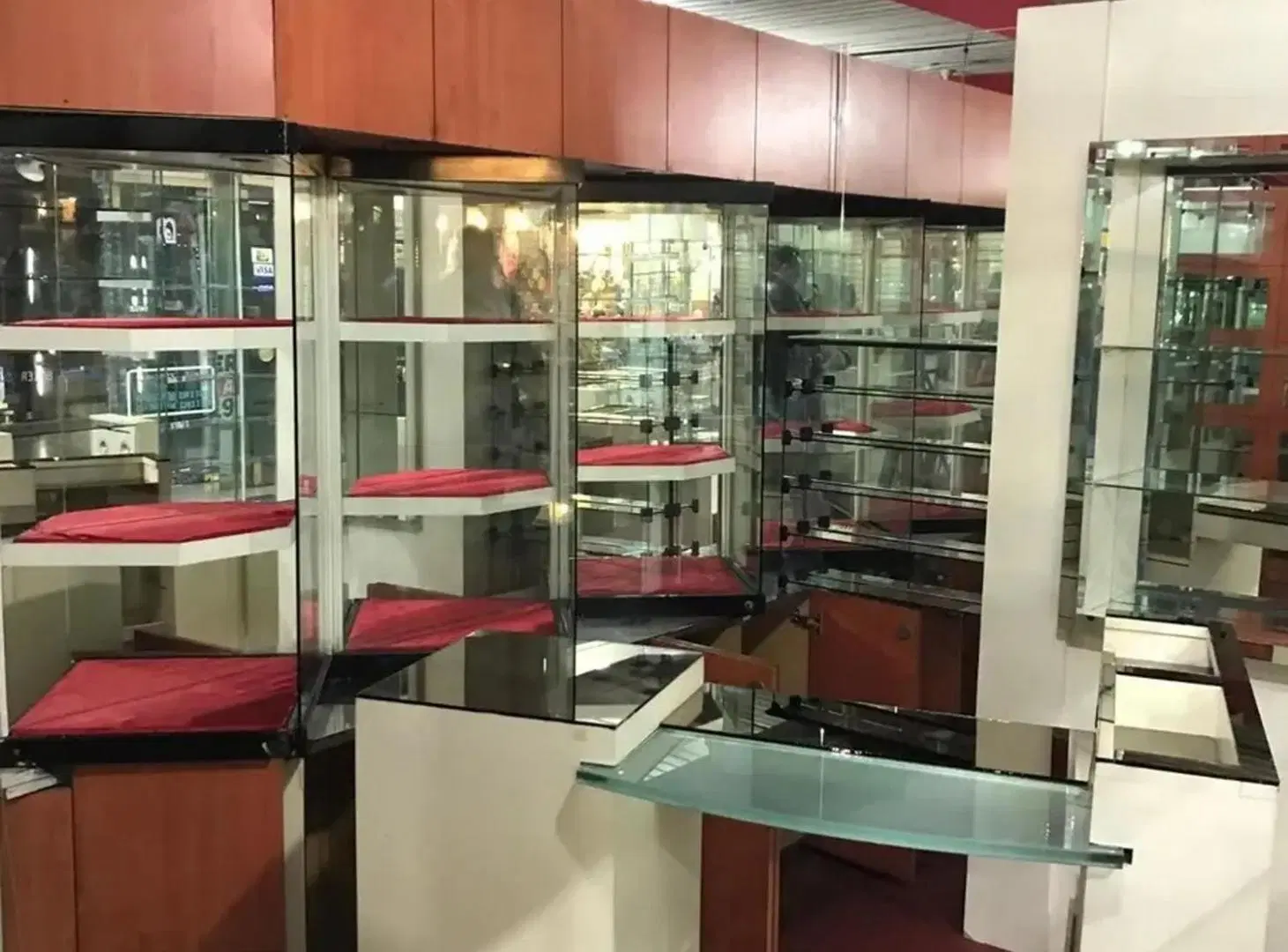 Alquiler Local comercial en Galeria Cristal centro 3