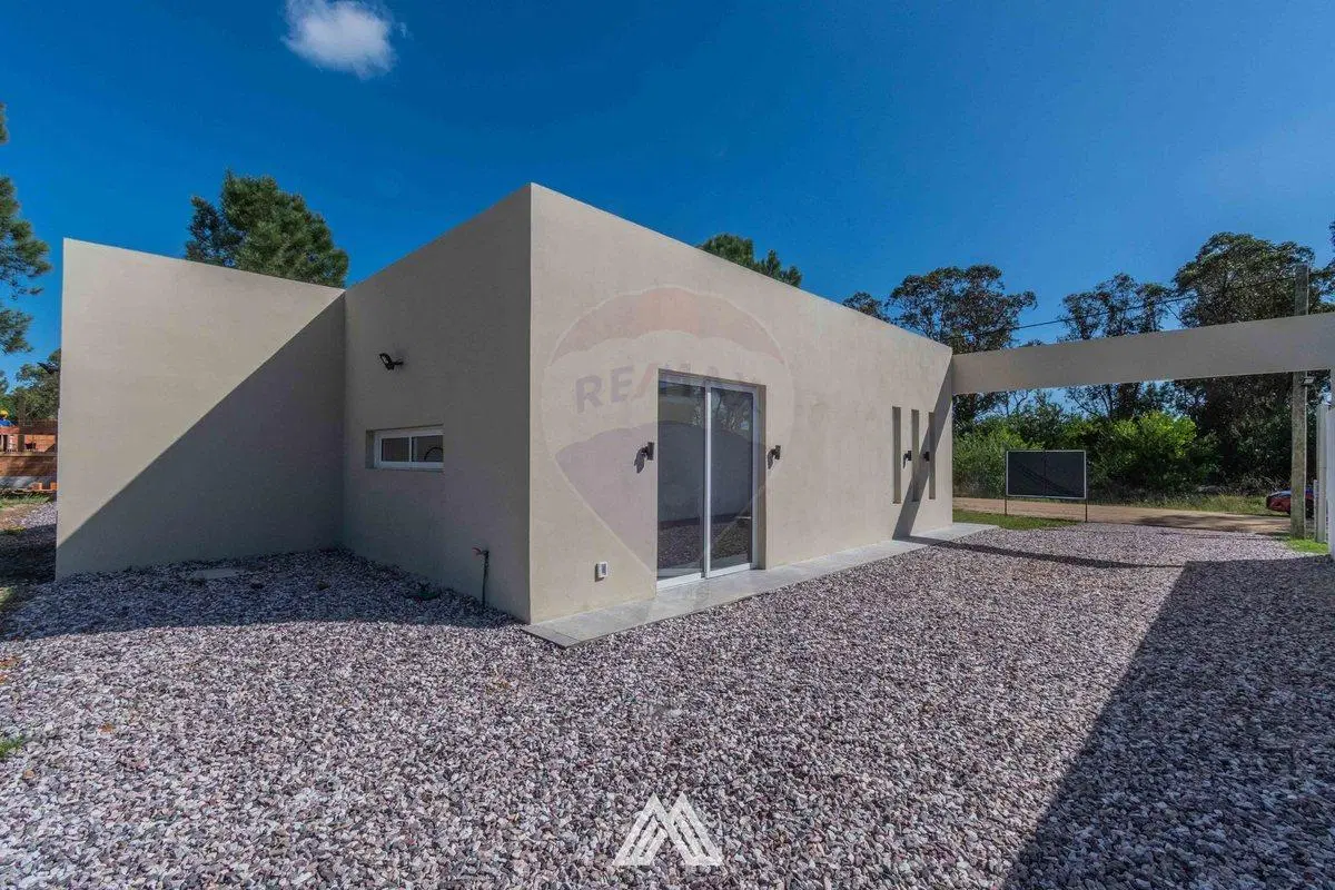 Venta Casa de 3 Dormitorios La Floresta con Renta 4