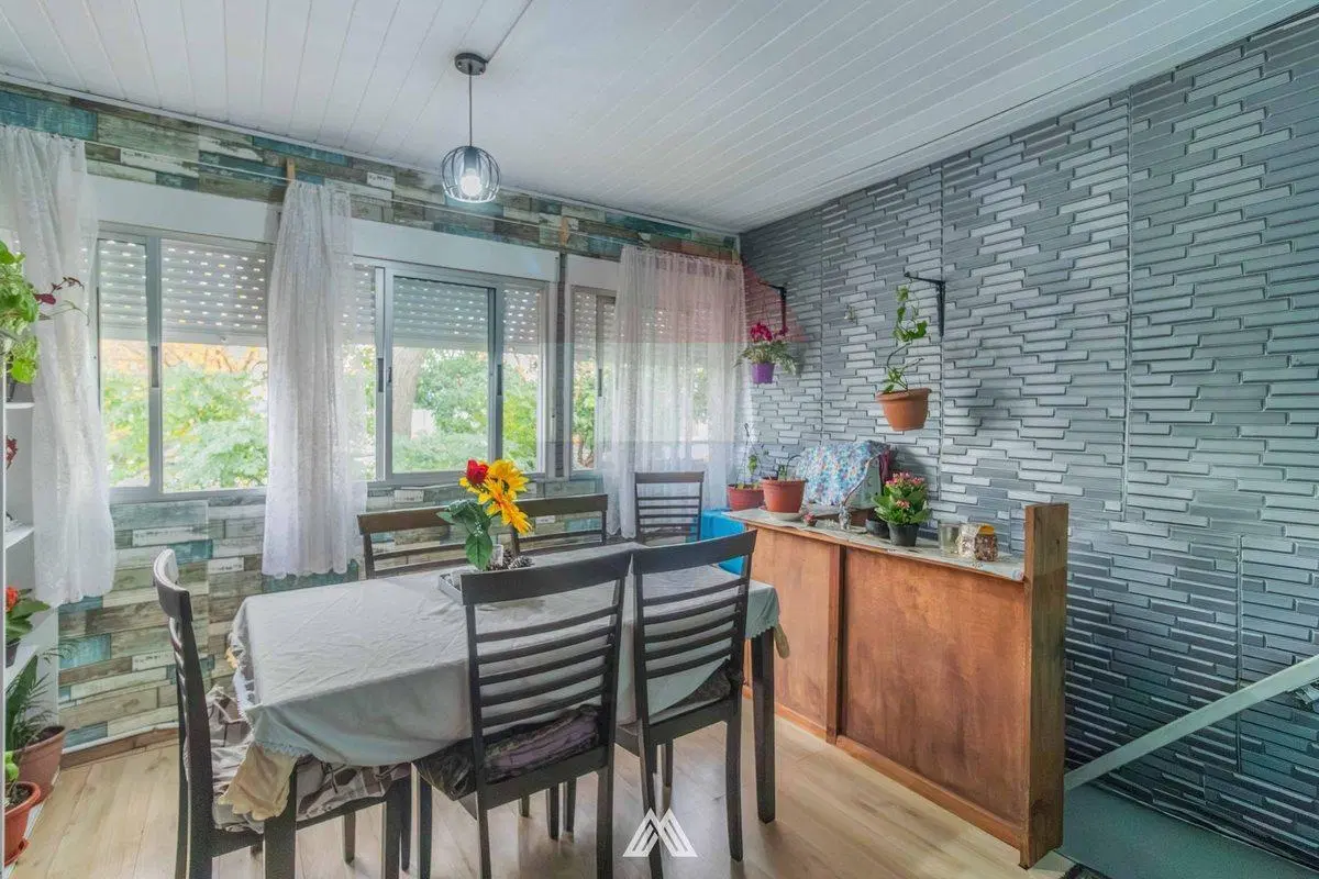 VENTA 2 CASAS: 2 Y 1 DORMITORIO EN UNION 5