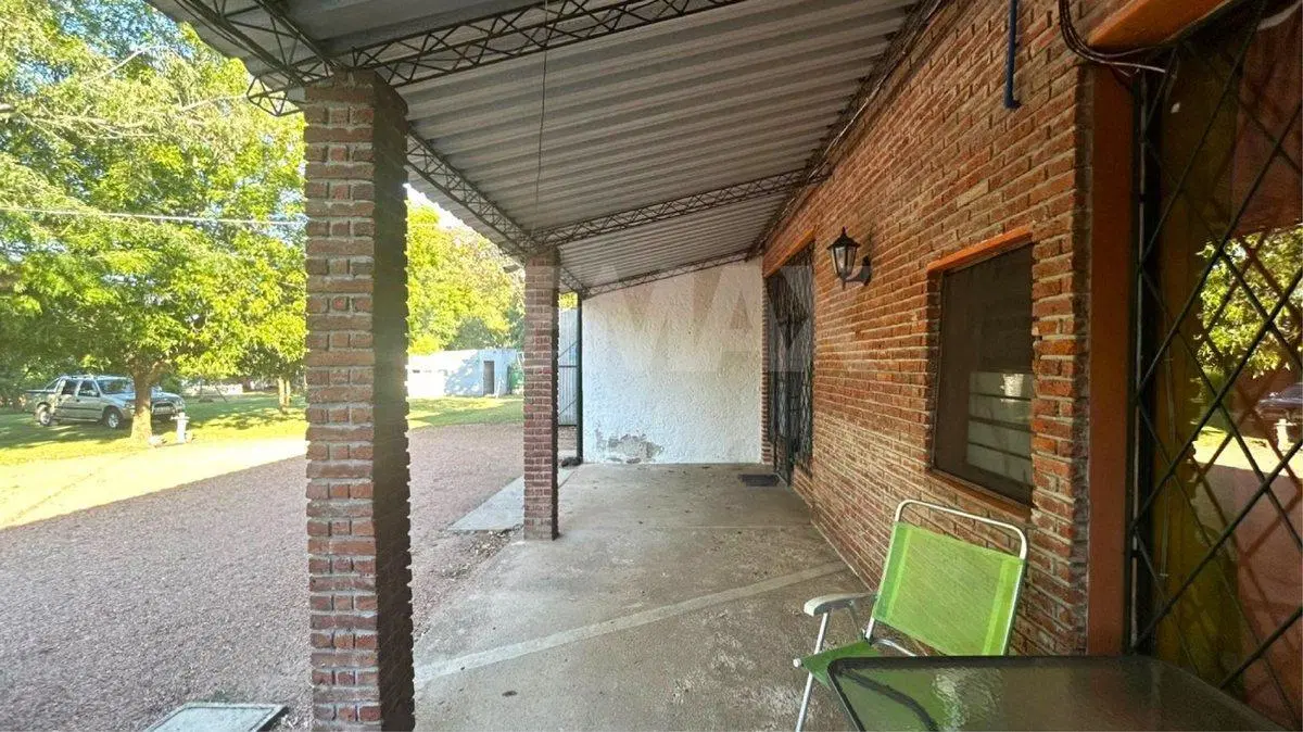 Chacra de 3 hectáreas con 4 construcciones y renta 2