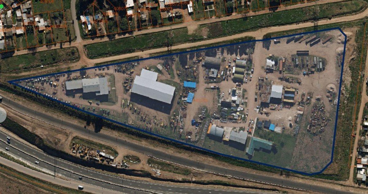 VENTA DE TERRENO CON DEPÓSITOS-OFICINAS RUTA 1
