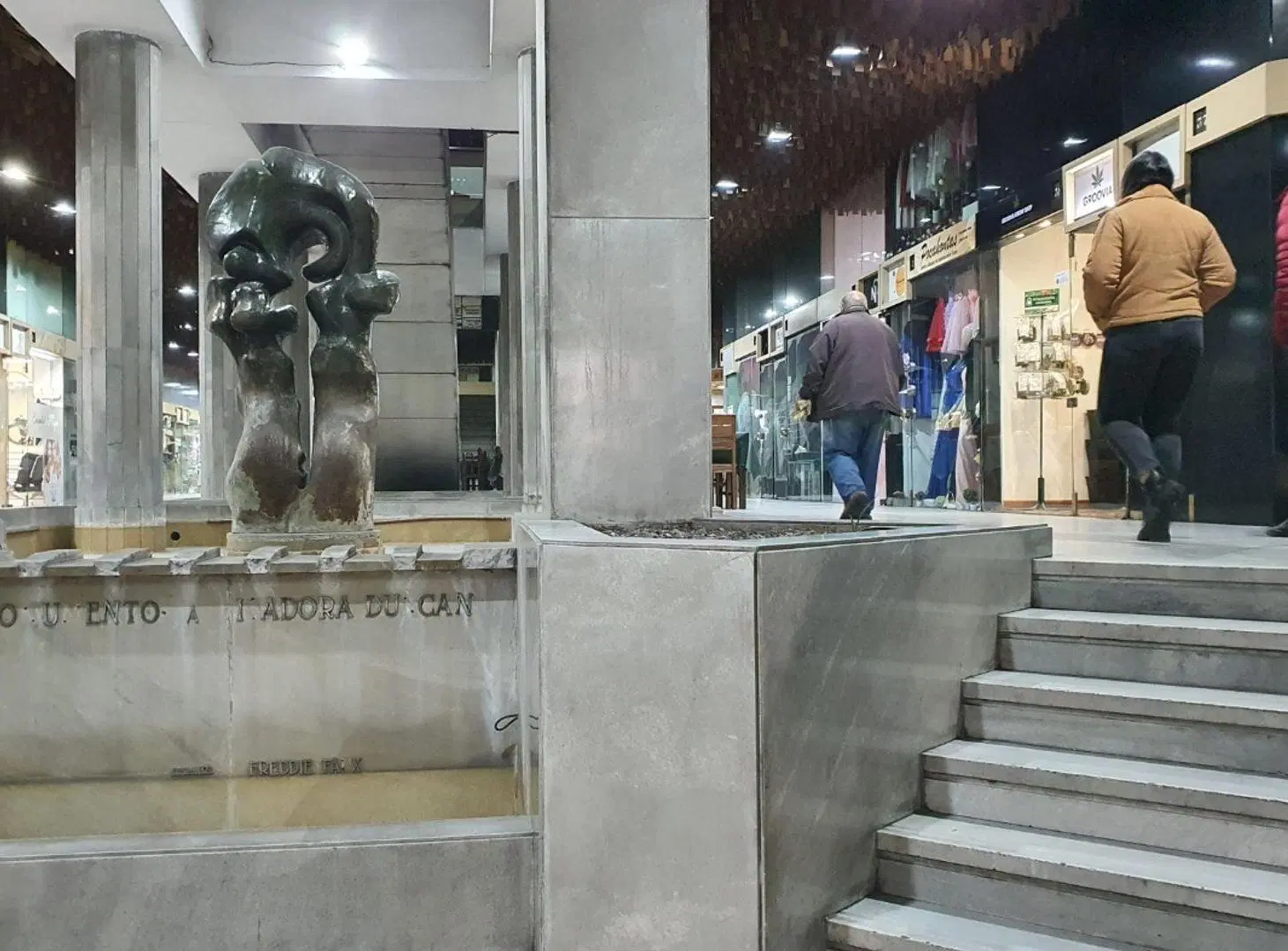 Alquiler en local en el centro sobre 18 en Galería 5