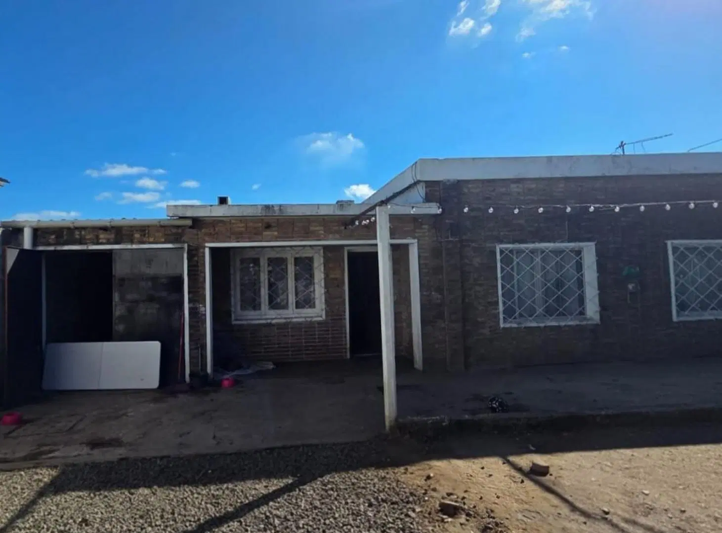 VENTA CASA 2 DORMITORIOS CON RENTA NUEVO PARIS 2