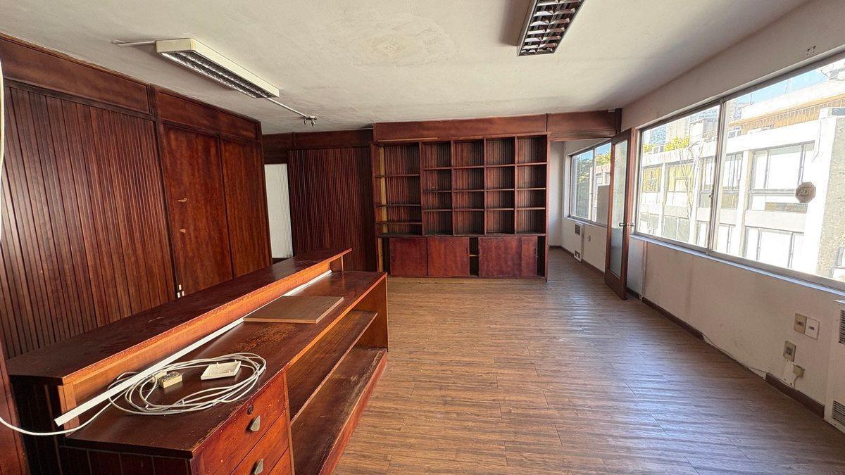ALQUILO OFICINA CIUDAD VIEJA CON GARAGE
