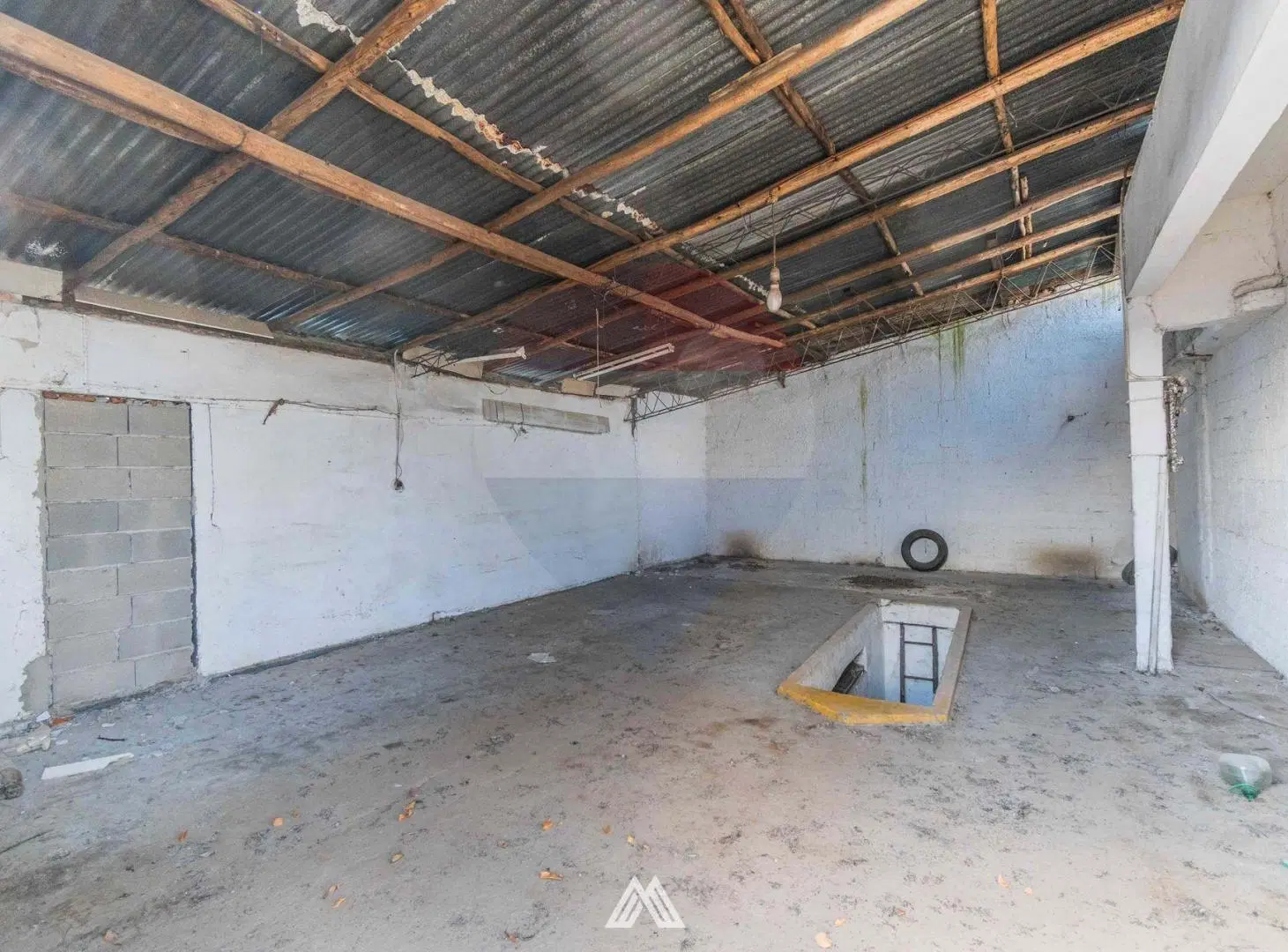 VENTA DE DEPÓSITO Y APARTAMENTO 1 DORMITORIO PANDO 3