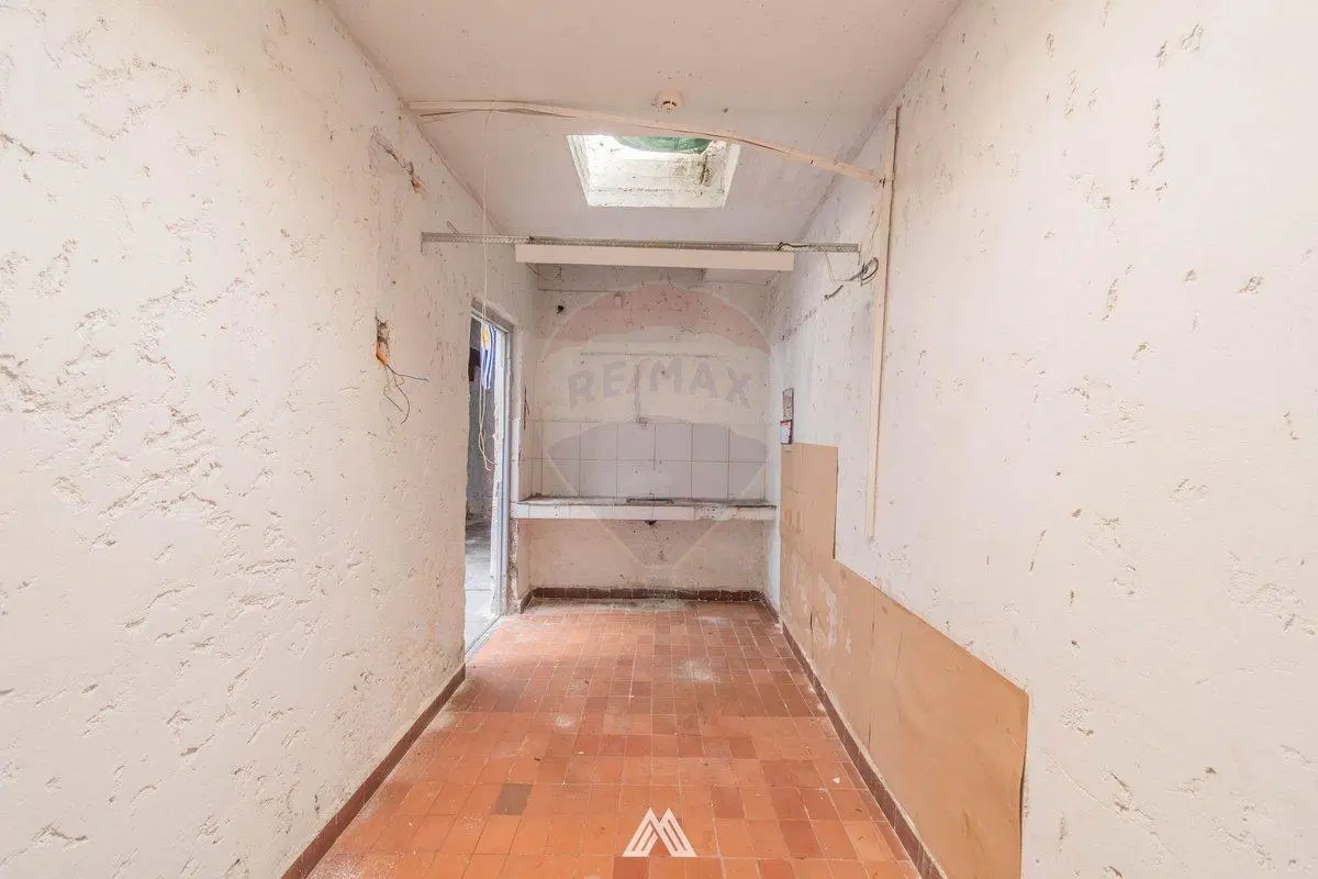 Venta .Local con gran potencial en Paso Molino 5