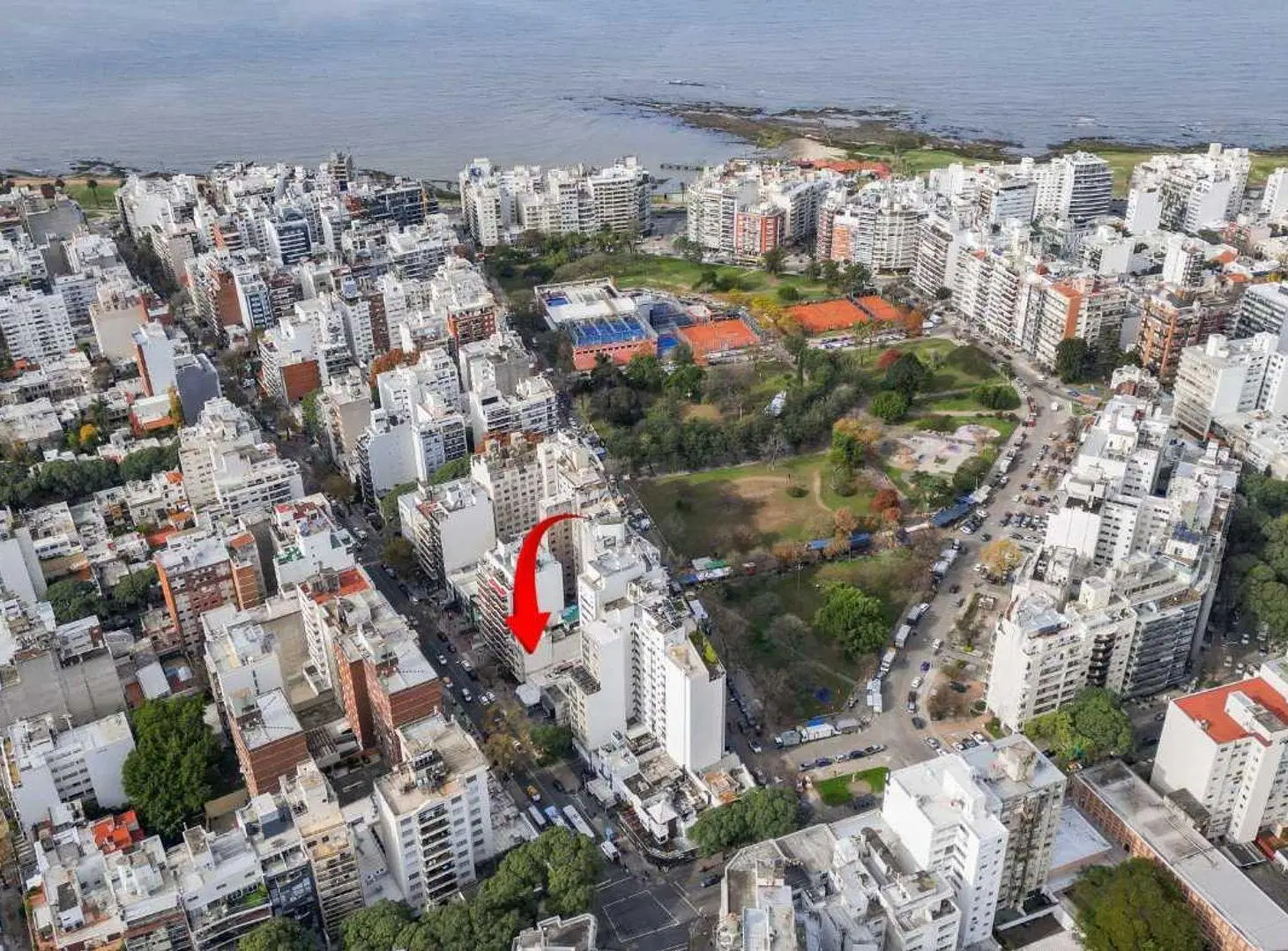 TERRENO EN VENTA EN PUNTA CARRETAS ALTURA 27 MTS 3