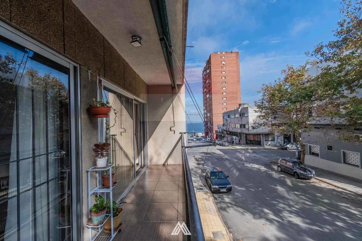 VENTA APARTAMENTO 3 DORM ,SERVICIO, TERRAZA CENTRO 3