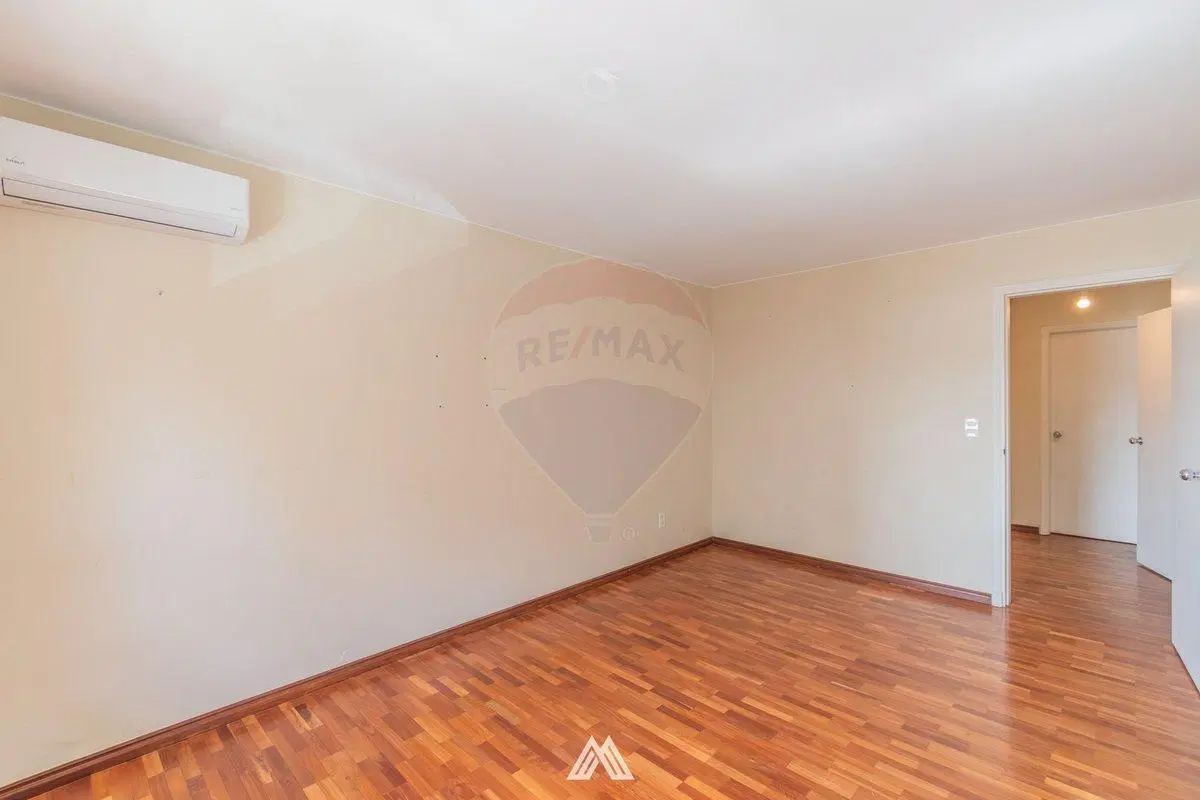 Venta apartamento Pocitos 4 dormitorios / garaje 4