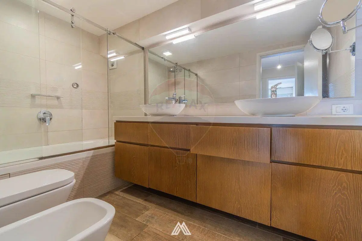 Venta apartamento Pocitos 4 dormitorios / garaje 5