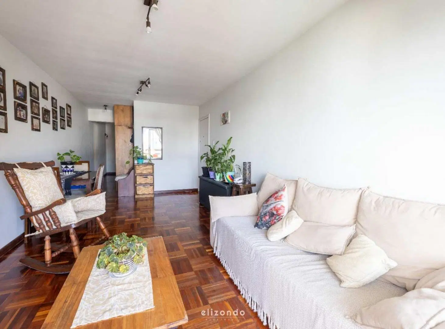 VENTA APARTAMENTO 2 DORM. CORDON SUR. PISO ALTO 3