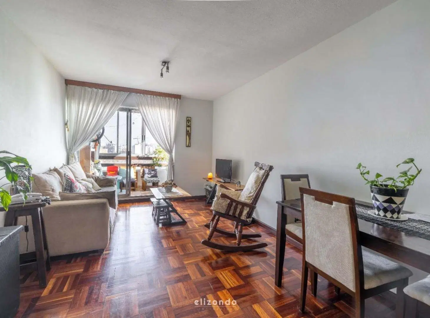 VENTA APARTAMENTO 2 DORM. CORDON SUR. PISO ALTO 2