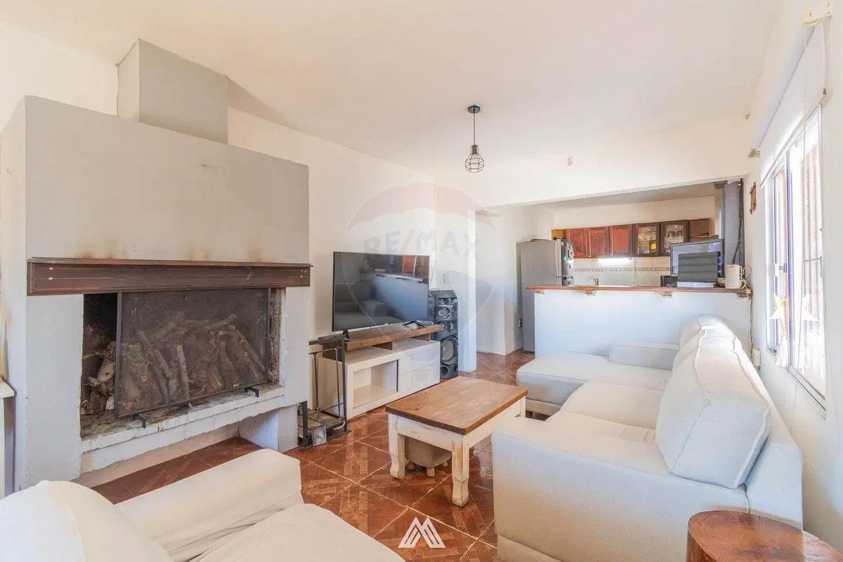 VENTA DE COCHERAS CON CASA EN COLON 4