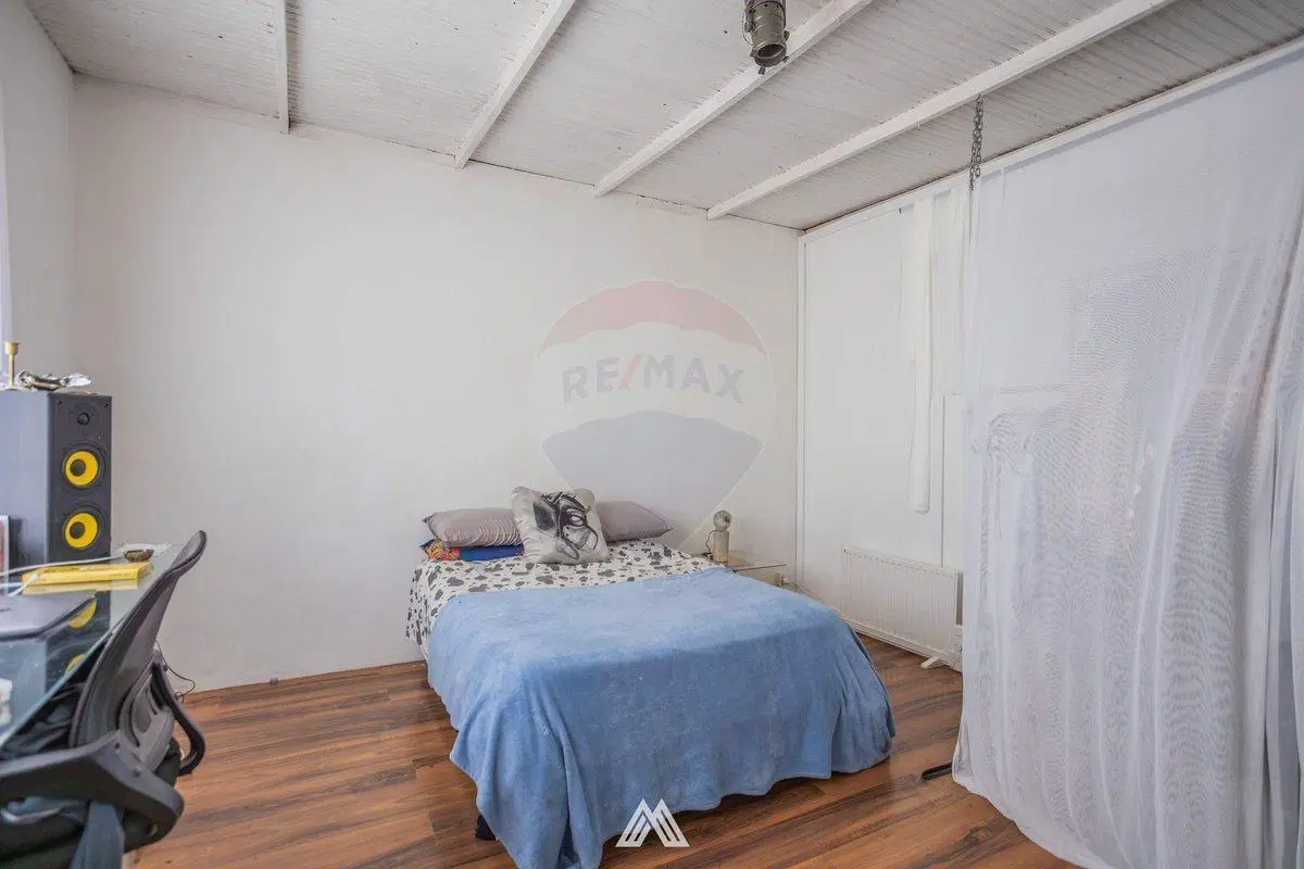 VENTA PARQUE BATLLE - CASA CON 3 APTOS RENTADOS 5