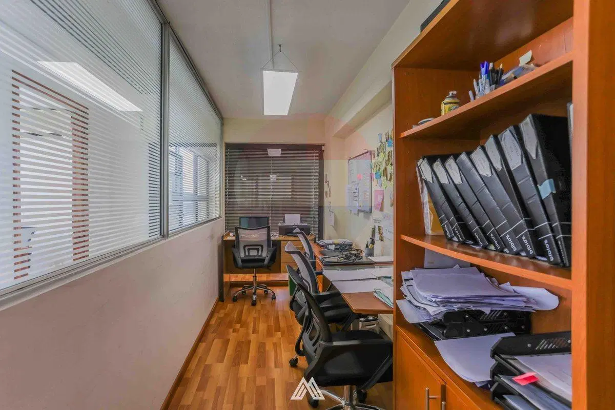 Alquiler oficina Tres Cruces 8