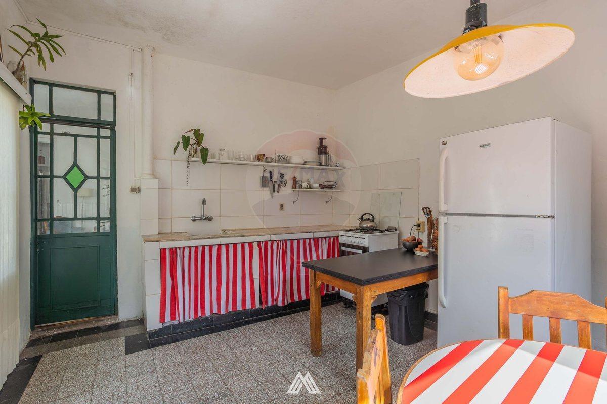 Foto de VENTA PARQUE BATLLE - CASA CON 3 APTOS RENTADOS, imagen 2