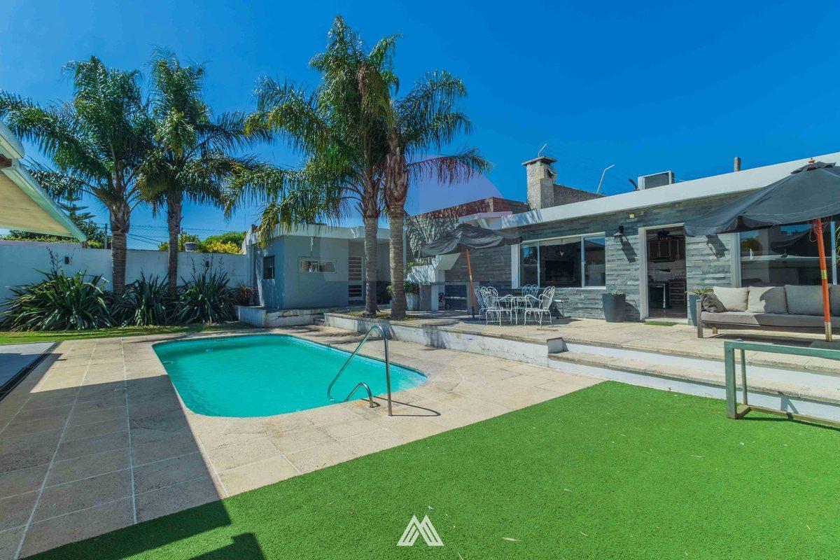 Foto de CASA 5 DORMITORIOS, BARBACOA, PISCINA Y GARAJES, imagen 5