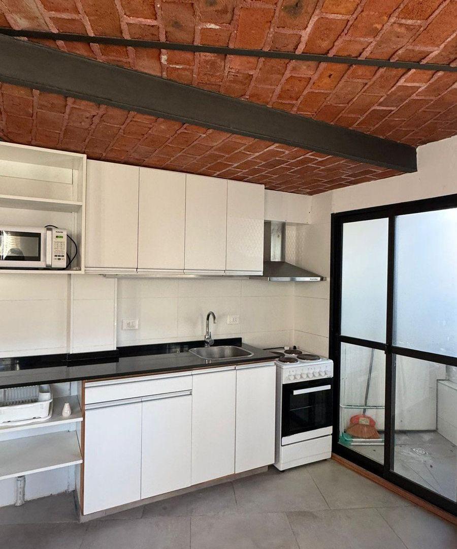 Foto de SE VENDE CASA DE UN DORMITORIO PUNTA CARRETAS, imagen 2