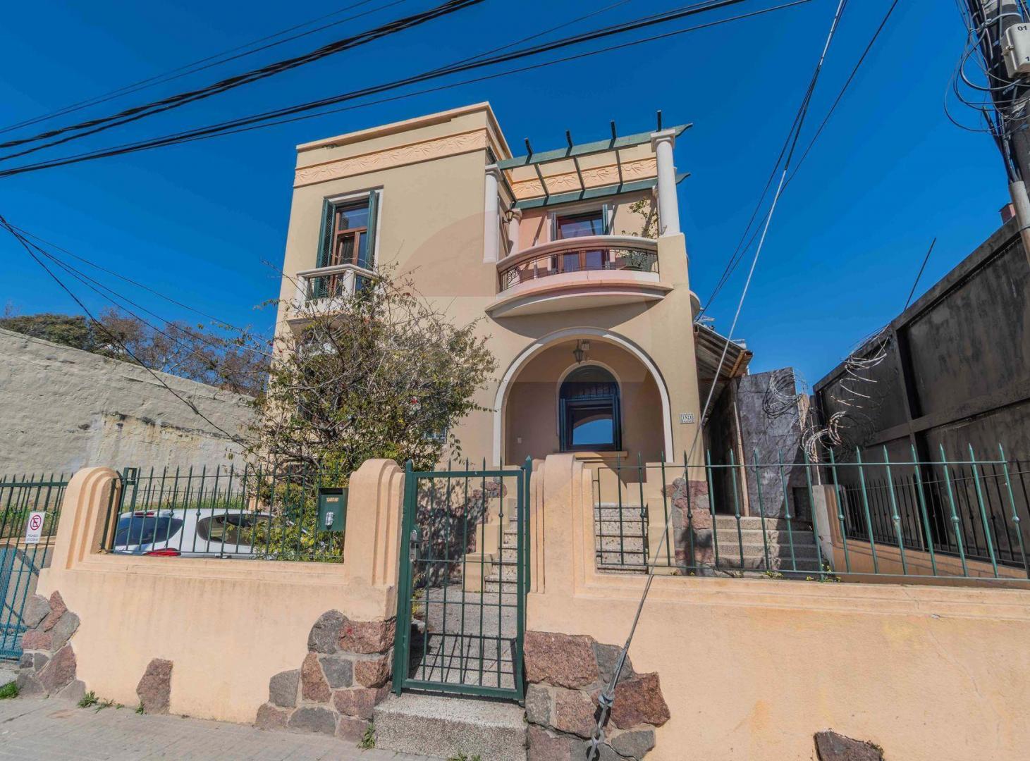 Foto de VENTA CASA 3 DORMITORIOS SERVICIO GARAGE JARDÍN, imagen 3