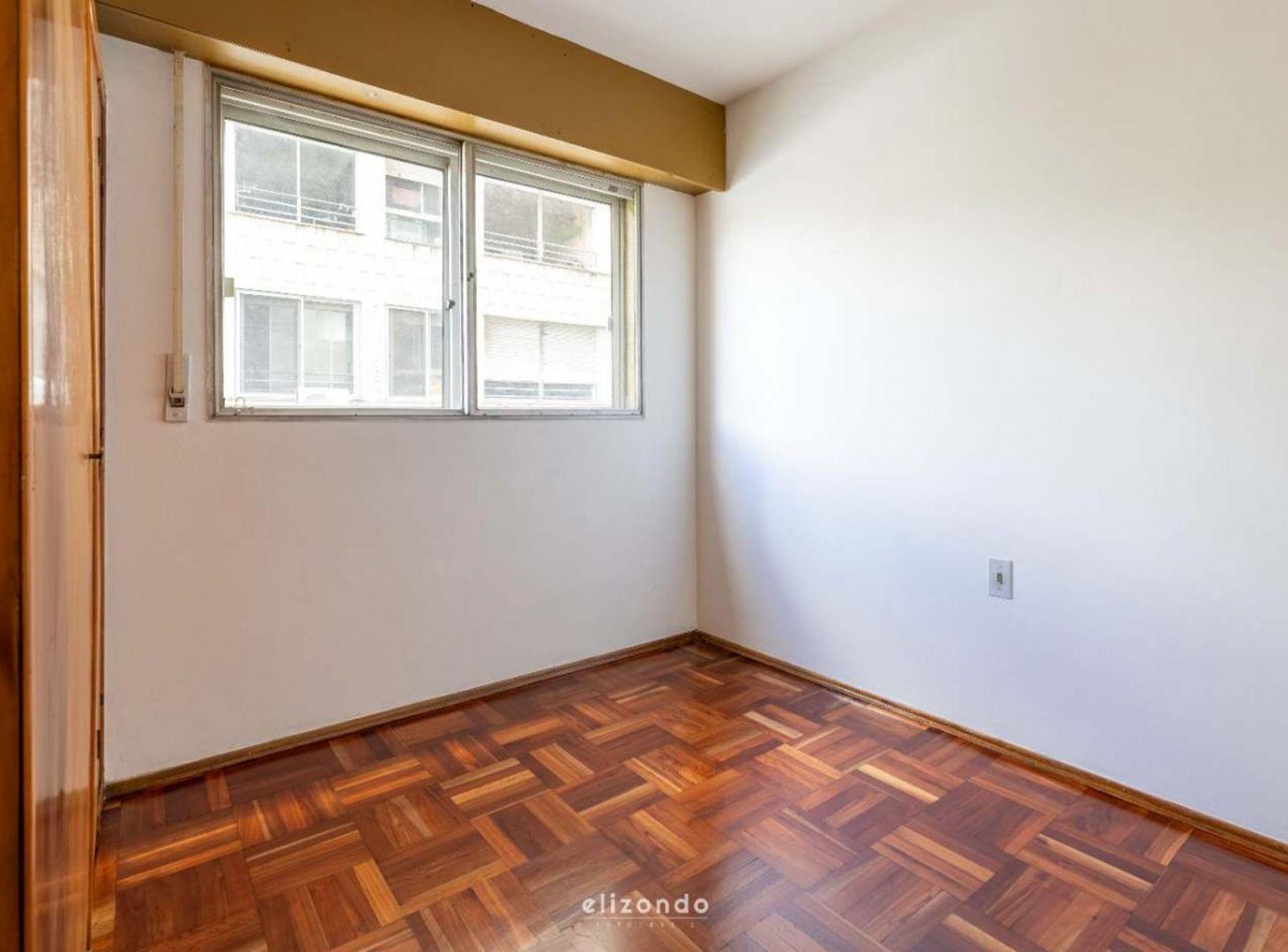 Foto de Venta Apto 3 dormitorios y garage. Centro, imagen 2