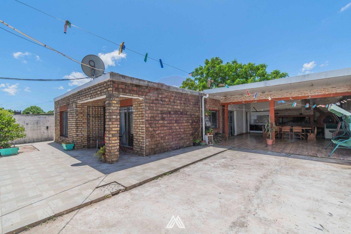 Foto de VENTA DE COCHERAS CON CASA EN COLON, imagen 4