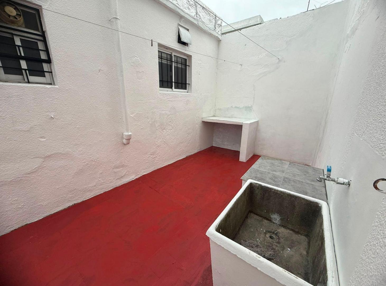 Foto de VENTA APTO 2 DORMITORIOS Y PATIO BUCEO CON RENTA, imagen 5