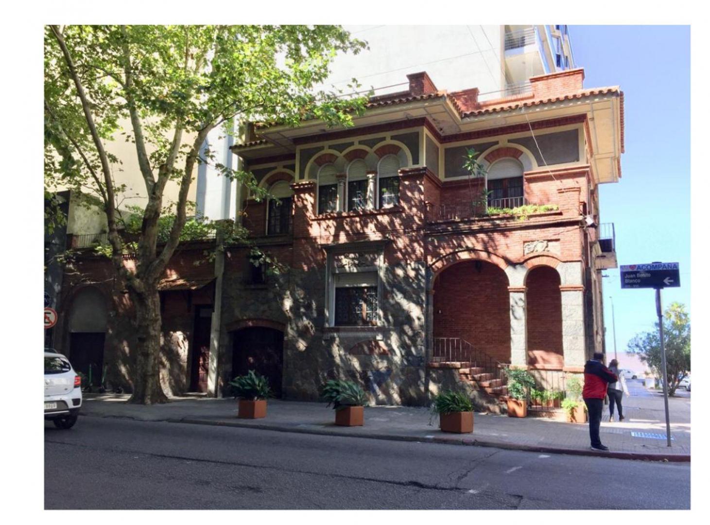 Foto de VENTA o ALQUILER GRAN CASA EN POCITOS, imagen 1
