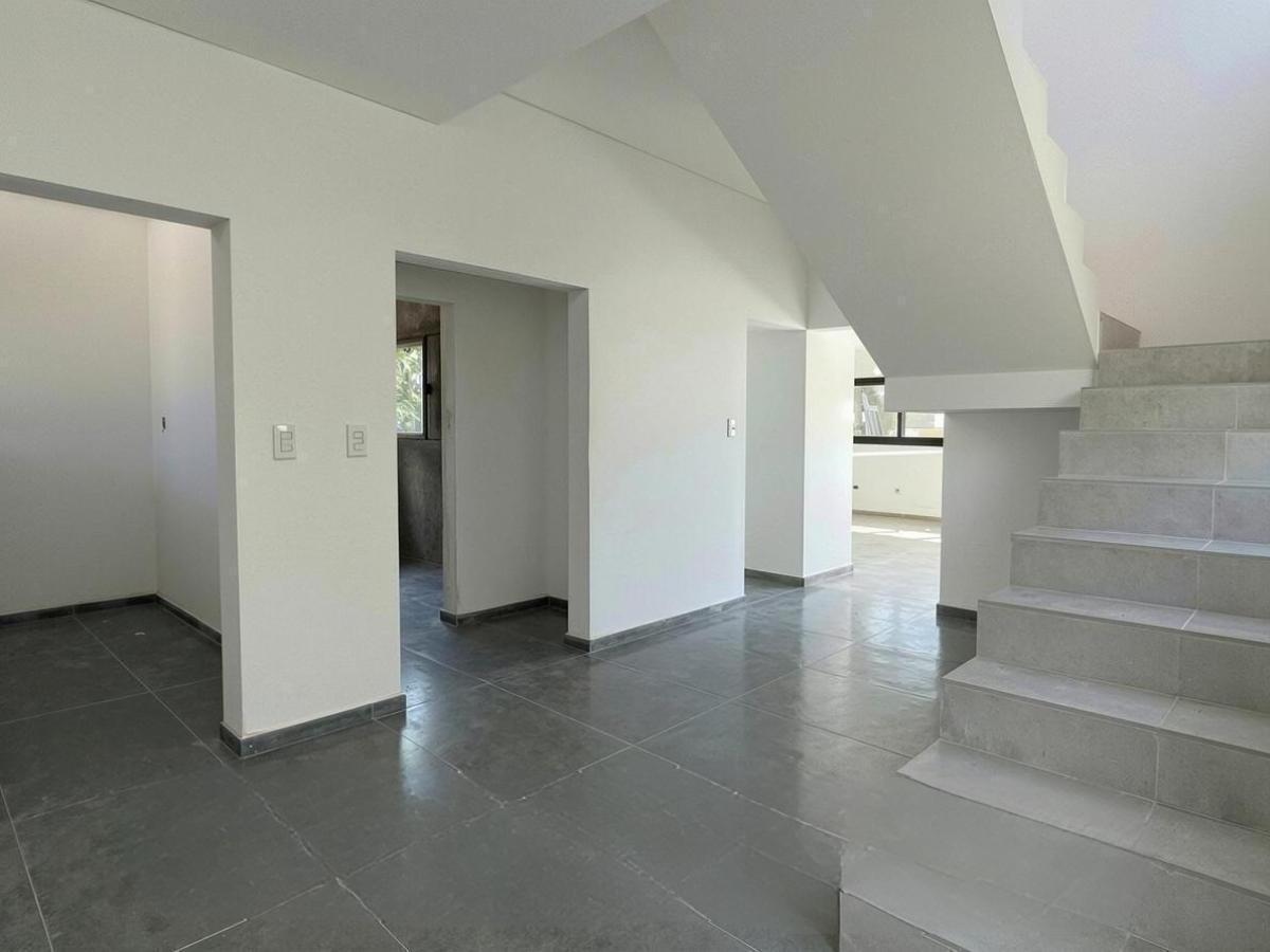 Foto de VENTA CASA A ESTRENAR EN LA DESEADA COUNTRY LA CALERA, imagen 4
