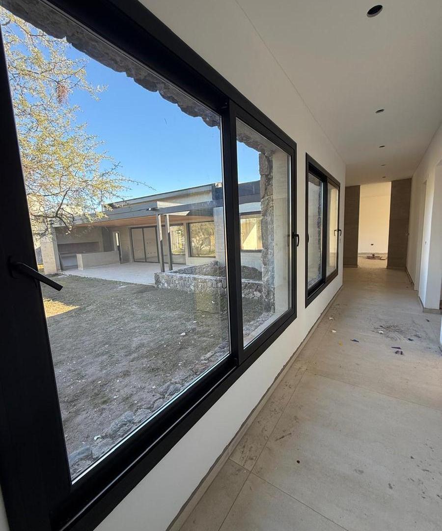 Foto de VENTA CASA MODERNA DE CATEGORÍA EN ESTANCIA EL TERRÓN MENDIOLAZA, imagen 5