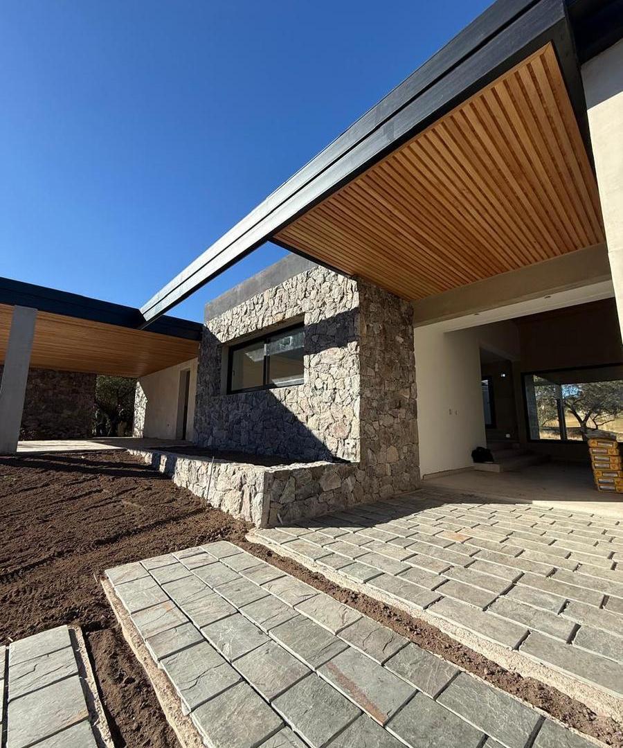 Foto de VENTA CASA MODERNA DE CATEGORÍA EN ESTANCIA EL TERRÓN MENDIOLAZA, imagen 2