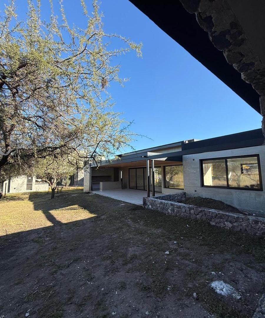 Foto de VENTA CASA MODERNA DE CATEGORÍA EN ESTANCIA EL TERRÓN MENDIOLAZA, imagen 1