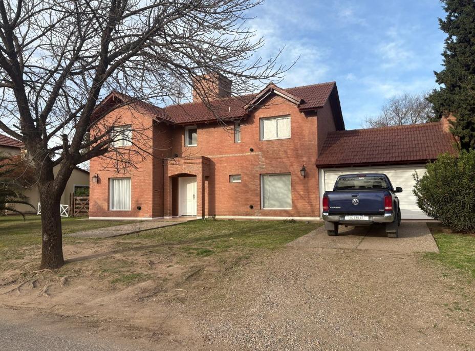 Foto de VENTA CASA 4 DORMITORIOS EN COUNTRY SAN ISIDRO VILLA ALLENDE, imagen 1
