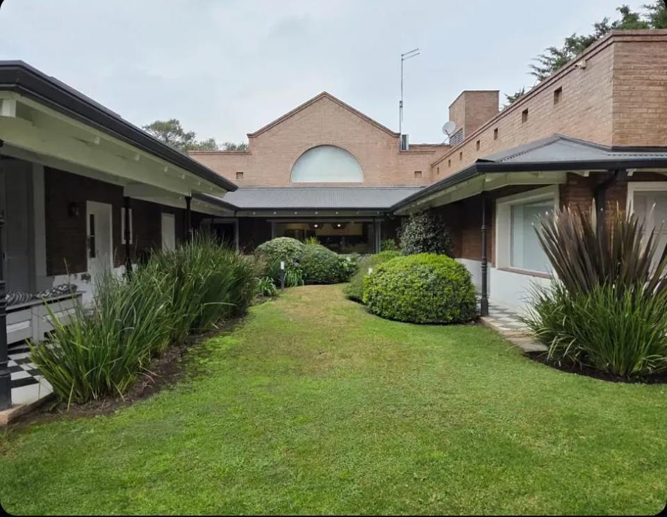 Foto de VENTA CASA DE CATEGORÍA EN COUNTRY CHACRAS DE LA VILLA VILLA ALLENDE, imagen 2