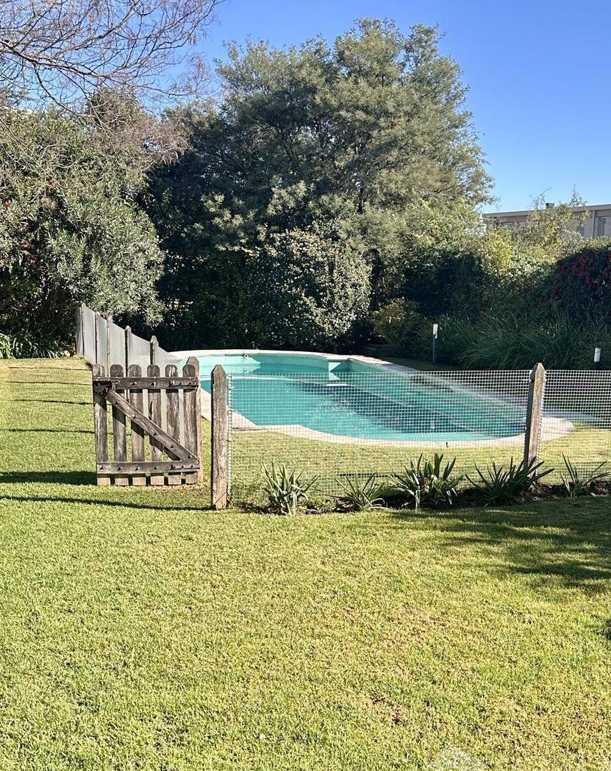 Foto de VENTA CASA DE CATEGORÍA EN COUNTRY CHACRAS DE LA VILLA VILLA ALLENDE, imagen 3